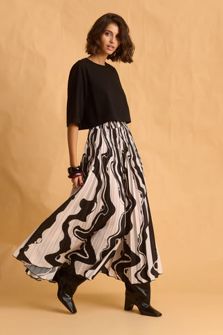 karavan clothing fashion fall winter 25 homecoming krvn collection mara crop top black