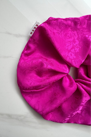 Mania Scrunchie (Fuchsia)