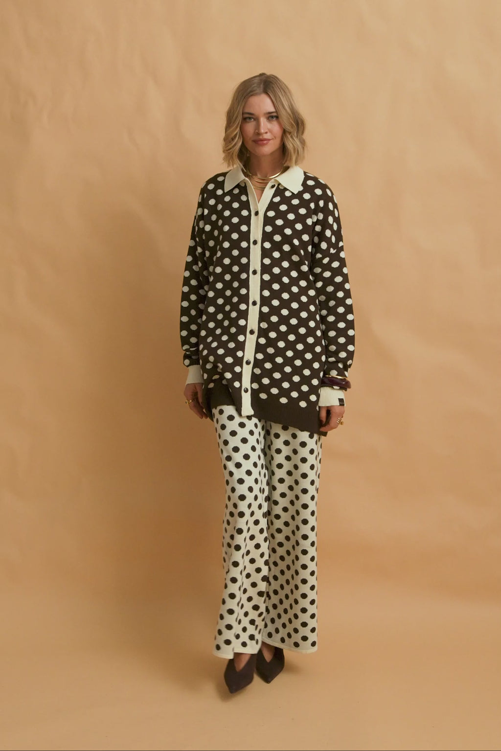 karavan clothing fashion fall winter 25 homecoming krvn collection jarnett knitted shirt brown ivory polka dots