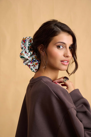 Patty Scrunchie (Floral Ivory)