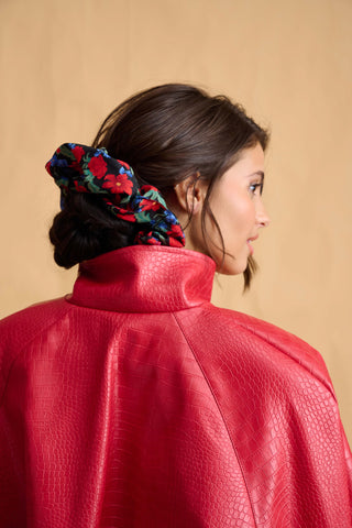 Patty Scrunchie (Lillies Black)